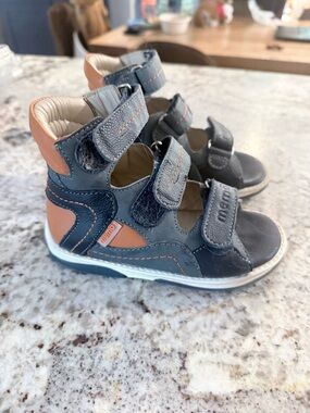 Kids Open-Toe Supportive Sandals in Navy and Orange